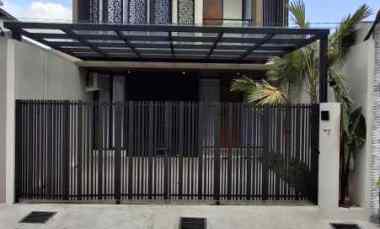 Rumah 2 Lantai Desain Modern dan Fungsional