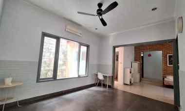 Rumah 2 Lantai di Menteng dalam Jakarta Selatan