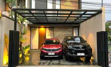Rumah 2 Lantai Full Furnished, dekat Maguwoharjo, Sleman