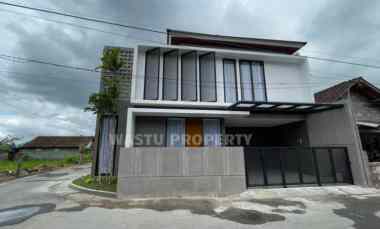 Rumah 2 Lantai, Full Furnished di Purwomartani, Kalasan