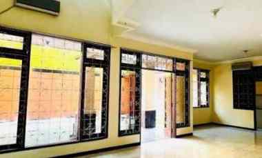 Rumah 2 Lantai Graha Family Baru Renov - Jalur Utama