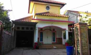 Rumah 2 Lantai Kokoh Rapi dan Lias Dijatiwaringin