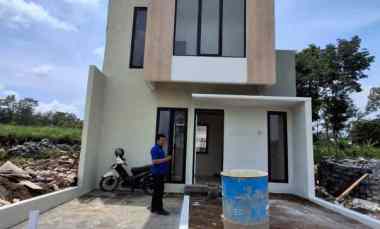 Rumah 2 Lantai Lokasi dekat Exit Tol Sawojajar