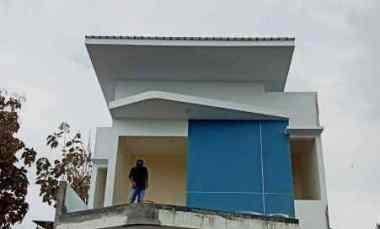 Rumah 2 Lantai Lokasi dekat Kawasan Jatim Park 1 Batu