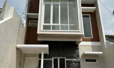 Rumah 2 Lantai Masih Baru Siap Huni Lokasi Strategis