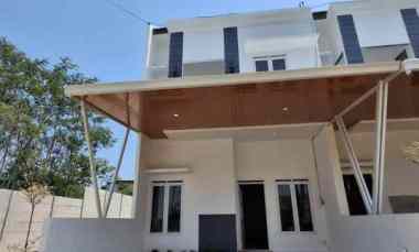 Rumah 2 Lantai Modern dekat Bandara Abd Saleh