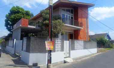 Rumah 2 Lantai Posisi Hook di Kadirojo, Kalasan Sleman