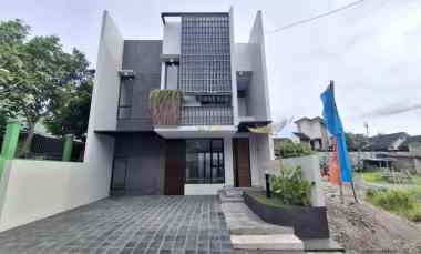 rumah 2 lantai siap huni 10 menit ke kampus upn jogja