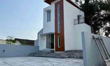 Rumah 2 Lantai Siap Huni Tanah Luas di Maguwoharjo