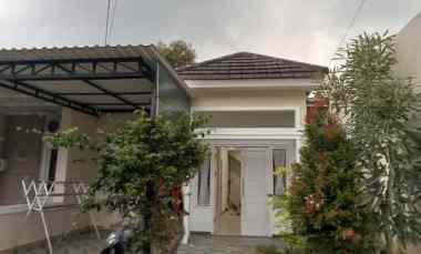 Rumah 2 Lantai Strategis di dalam Perumahan