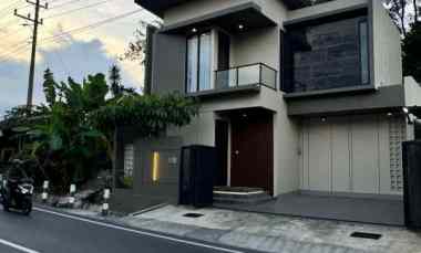 Rumah 2 Lantai Tepi Aspal jl Kapten Haryadi Jogja