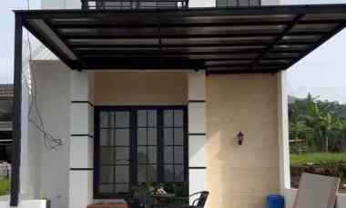 Rumah 2 Lantai View Pegununungan di Kota Malang