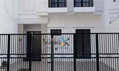 Rumah American Style Gress Sutorejo Timur Unair