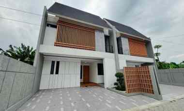 Rumah Baru 2 Lantai dekat Kampus Upn di Maguwoharjo