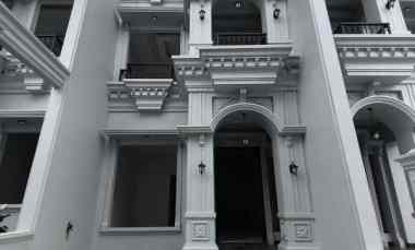 Rumah Siap Huni 2 Lantai dekat ke Jalan Raya Akses Stasiun Depok