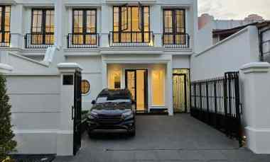 Rumah Baru American Classic di Cempaka Putih Jakpus