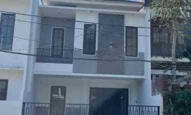 Rumah Baru Boulevard Araya dekat Merr Surabaya