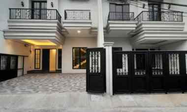 Rumah Baru Design Klasik Modern di Pondok Bambu Jaktim