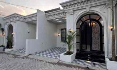 Rumahnya Calon Sultan, Akses Stasiun KRL