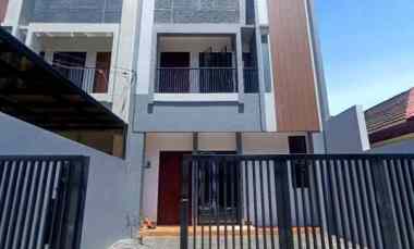 Rumah Baru Model Tropical di Cinere