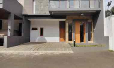 Rumah Baru Modern House dalam Townhouse Siap Huni