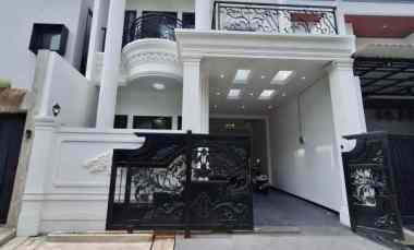 Rumah Baru Modern Klasik di Pulomas Jaktim