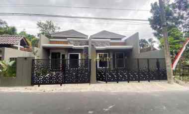 Rumah Baru, Siap Huni, 5 menit ke Sma Negeri Ngaglik