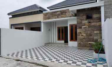 Rumah Baru Siap Huni dekat Terminal Giwangan