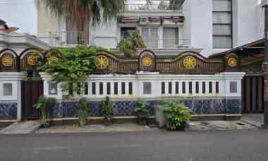 Rumah Besar Terawat di Kebon Baru Tebet