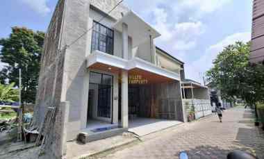 Rumah Cantik 2 Lantai di Perumahan Jakal dekat Palagan