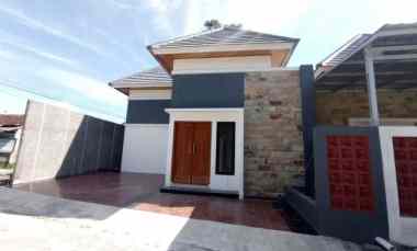 Rumah Cantik Bisa Carport 3 Mobil di Ngaglik, Sleman