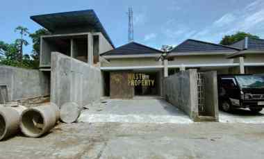 Rumah Cantik, Carpot Muat 2 Mobil di Kalasan, Sleman