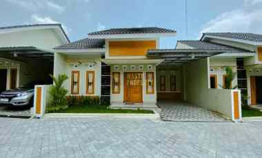 Rumah Cantik, dalam Cluster di Purwomartani, Sleman