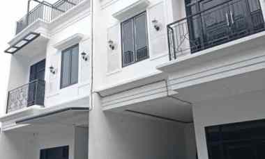 Rumah Cantik dalam Cluster Jagakarsa Jakarta Selatan