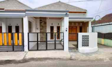 Rumah Cantik dengan View Pedesaan di Piyungan, Bantul