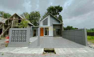 Rumah Cantik Modern, Tanah Luas dekat Sma 2 Ngaglik