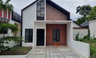 Rumah Cantik Siap Huni 800 meter dari jl. Raya Wates