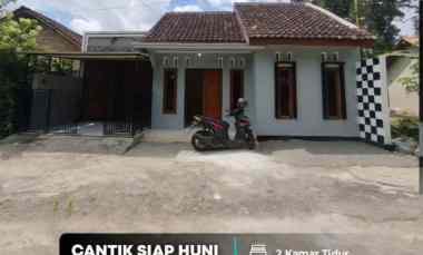 Rumah Cantik Utara Pasar Godean, 4 menit ke Rs Atturots