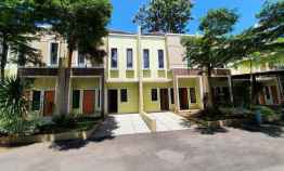 Rumah dengan Pemandangan Hijau dan Udara Sejuk dekat LRT Cibubur