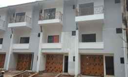 Rumah Exlusive Posisi Hook Depan Jalan di Setiabudi