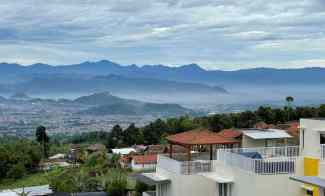 Dipasarkan Rumah Semi Villa 3 Lantai View Gunung dekat Wisata Lembang