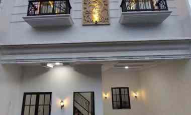 Rumah Classic Modern Minimalis di Beji Depok