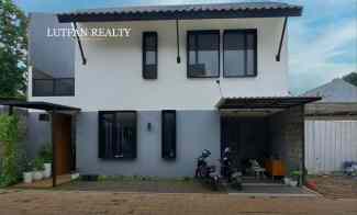 Rumah Colonial Modern Jagakarsa dalam Cluster