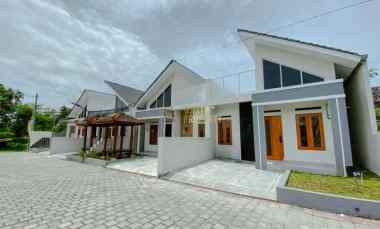 Rumah dalam Perum, 500 Jutaan di Selomartani, Kalasan
