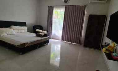 Rumah Darmo Permai Timur Semi Furnish