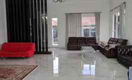Jual Villa atau Rumah Bagus Siap Huni di Tarogong Garut Garasi Luas