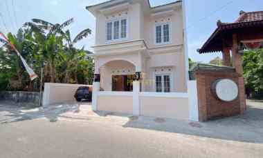 Rumah Desain Klasik, Siap Huni di Banguntapan, Bantul