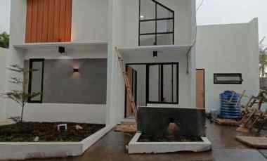 Rumah Desain Modern Akses Stasiun KRL