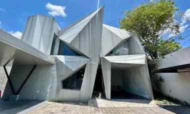 Rumah Desain Unik Private Pool Pusat Kota Yogyakarta