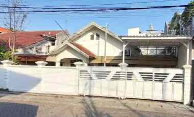 Rumah Dharmahusada, Hadap Timur Garasi 4, Carport 2
